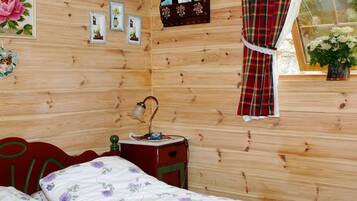 5 bedrooms, individually furnished