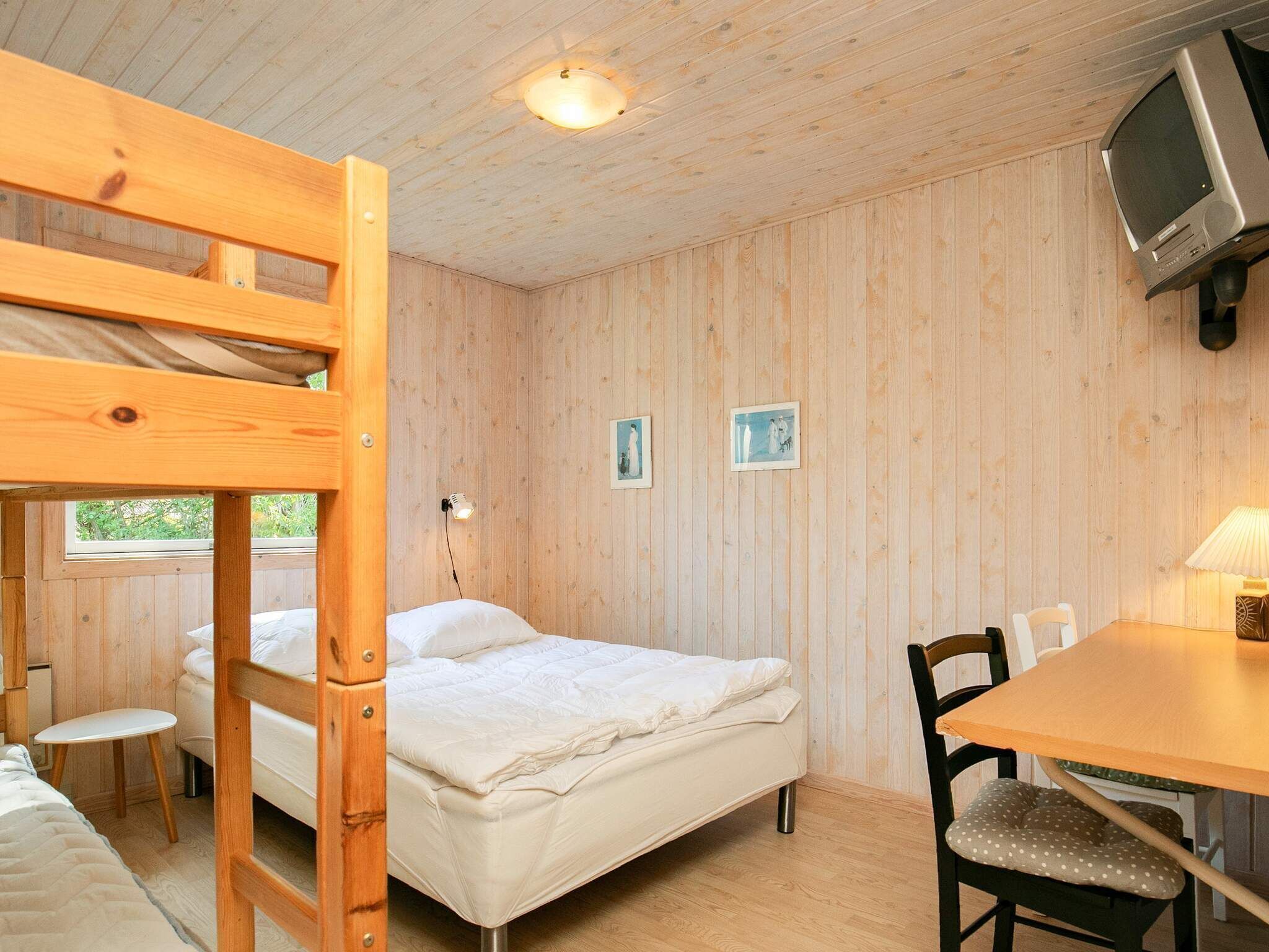 3 bedrooms, cots/infant beds