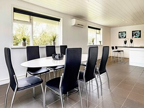 House | Dining - Spacious Retreat in Marielyst-by Traum (Vaeggerlose)