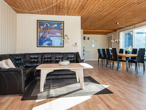 Dining - Holiday Home in Ebeltoft (Ebeltoft)