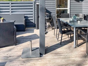 House | Outdoor dining - 6 Person Holiday Home in Logstor (Logstor)