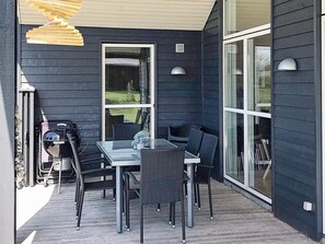 House | Outdoor dining - 6 Person Holiday Home in Logstor (Logstor)