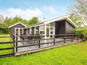 Outdoor dining - Holiday Home in Sjølund (Sjølund)