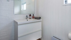 Bathroom - Holiday Home in Hejls (Hejls)