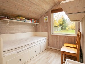 3 bedrooms, cots/infant beds