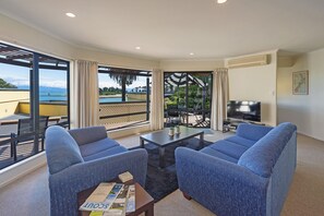 Smart TV - On The Rocks - Modern Waterfront Villa (Nelson)