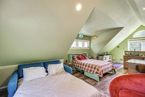 Internet, bed sheets - Charming Port Angeles Studio w/ Deck & Views! (Port Angeles)