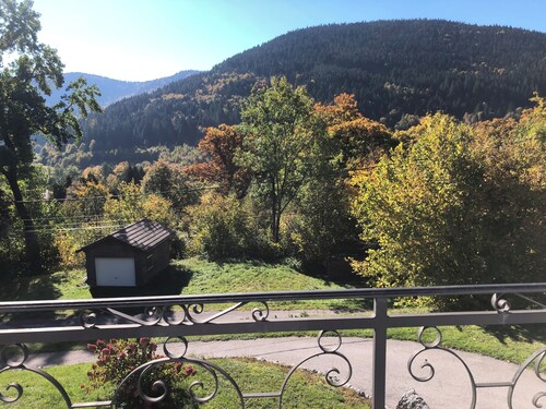 Family home, large pleasant space, quiet and sunny.