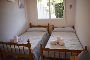 3 bedrooms, iron/ironing board, free WiFi, bed sheets