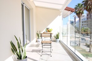 Luxury Apartment | Terrace/patio - Phaedrus Living: Seaside Luxury Flat Limnaria 153 (Paphos)