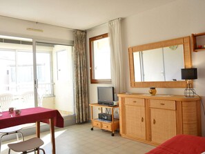 1 bedroom - Charming 2-Room Apartment with Pool, Parking, 300m from Beach (Cap d'Agde)