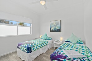 3 habitaciones, tabla de planchar con plancha, internet y ropa de cama 