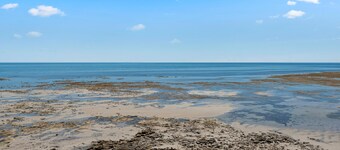 Zion by the Sea ~ Aldinga Beach - Bright and Colourful Beach Abode