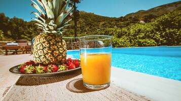 1 bedroom, desk, soundproofing, iron/ironing board