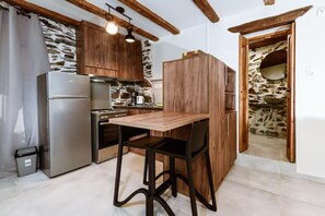 Deluxe Studio, Non Smoking, Mountain View | Desk, soundproofing, iron/ironing board, free WiFi - Ellafos Traditional Living (Kissamos)