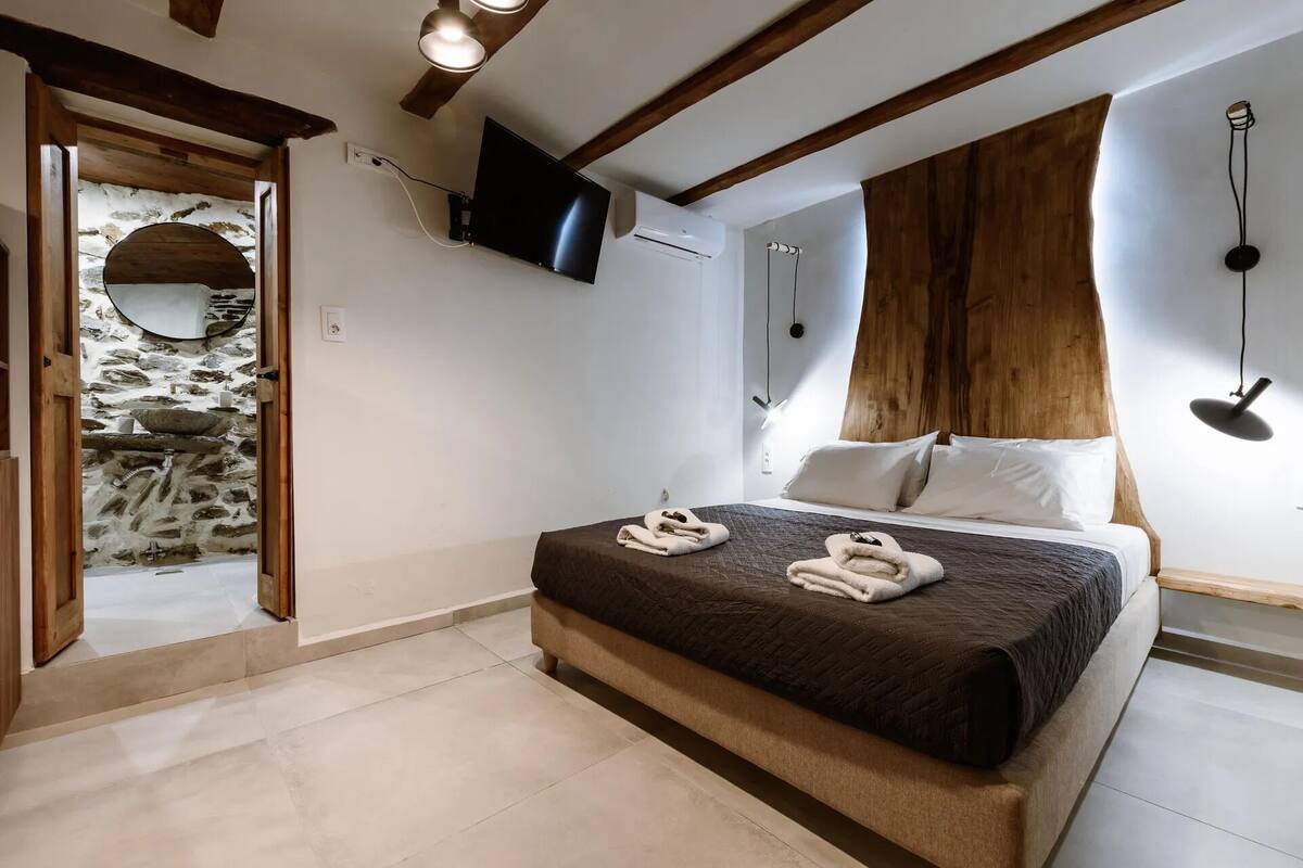 Deluxe studio, niet-roken, uitzicht op bergen | 1 slaapkamer, een bureau, geluiddichte muren