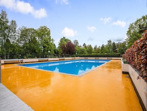 Outdoor pool - Cozy Chalet in Baarle-nassau With a Barbecue and Garden With Optimal Privacy (Baarle-Nassau)