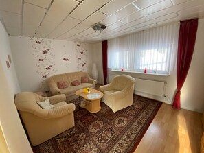 Living room - Holiday Home With Garden in Thuringia (Suhl)