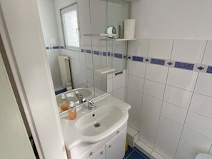 Bathroom - Holiday Home With Garden in Thuringia (Suhl)