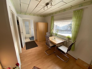 Dining - Holiday Home With Garden in Thuringia (Suhl)