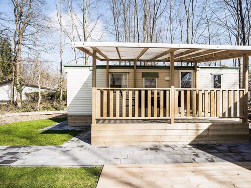 Comfy Mobile Home on Molecaten Park 't Hout in Bakkeveen