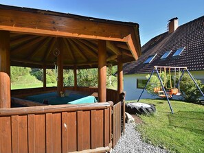 Apartment | Property amenity - Black Forest Farmhouse in Charming Location (Hofstetten)