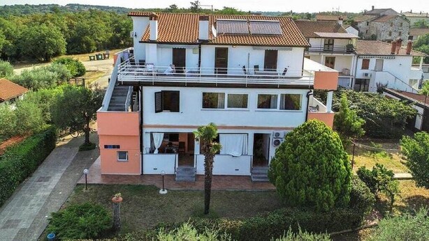 Unclassified image, 1 of 26, button - Cozy Studio Apartment on the Ground Floor and With a Shared Pool (Umag)