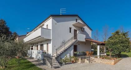 Modern and Comfortable Apartment With Balcony
