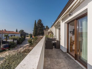 Balcony - Modern and Comfortable Apartment With Balcony (Novigrad)