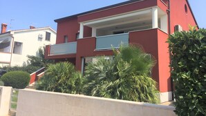 Exterior - Two Bedroom Apartment in Novigrad Just 600m From the sea (Novigrad)