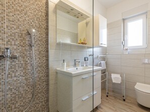 Shower, towels