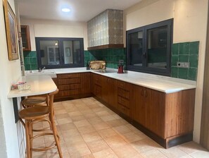 Frigorífic, microones, forn i placa de cuina