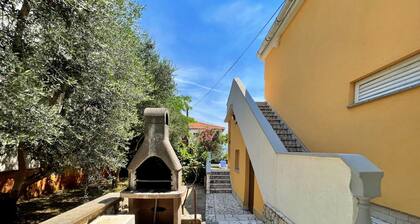 Flat Mara-Garden, terrace, pets allowed