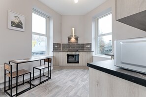 Comfort Apartment | Private kitchen - Copper House (Swansea)