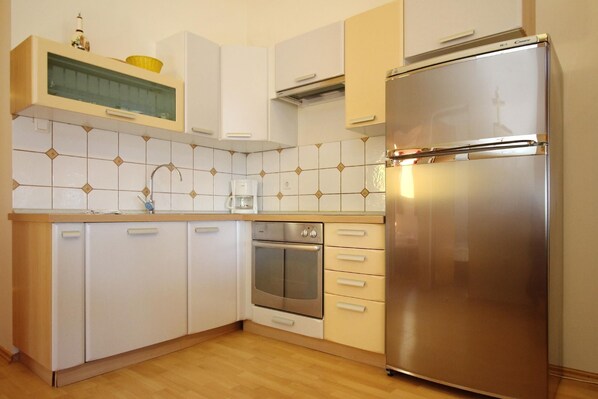 Refrigerador, horno, placa de cocina, lavavajillas