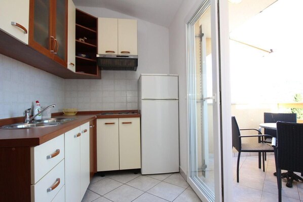 Refrigerador, placa de cocina, cafetera/tetera