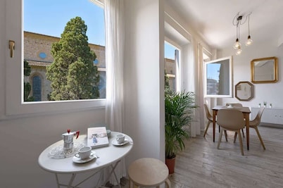Avelli Bright Apt with View of S. Maria Novella