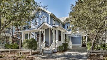 House, 5 Bedrooms | Exterior