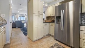 Townhome, 3 Bedrooms | Private kitchen