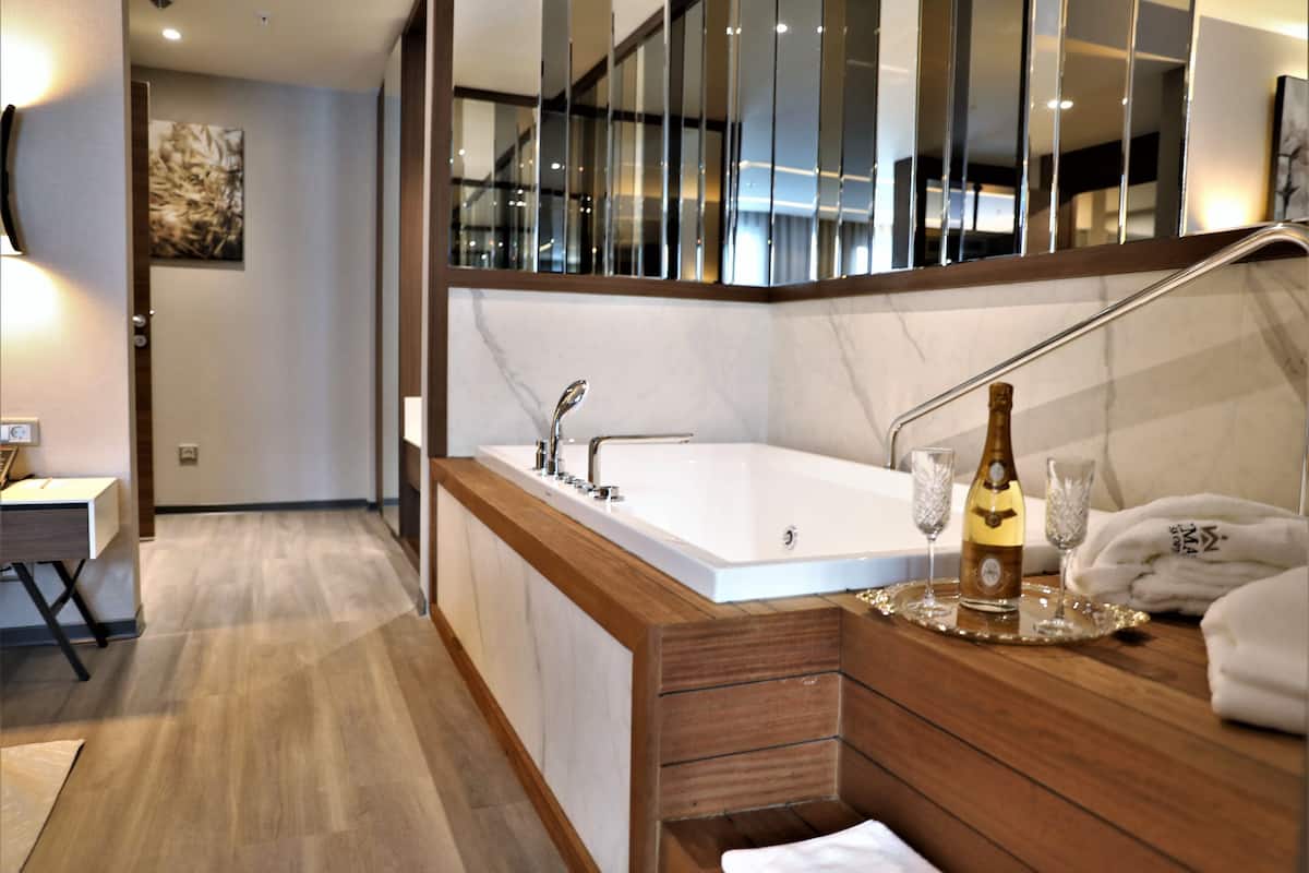 family suite | 1 bedroom, minibar, in-room safe, desk