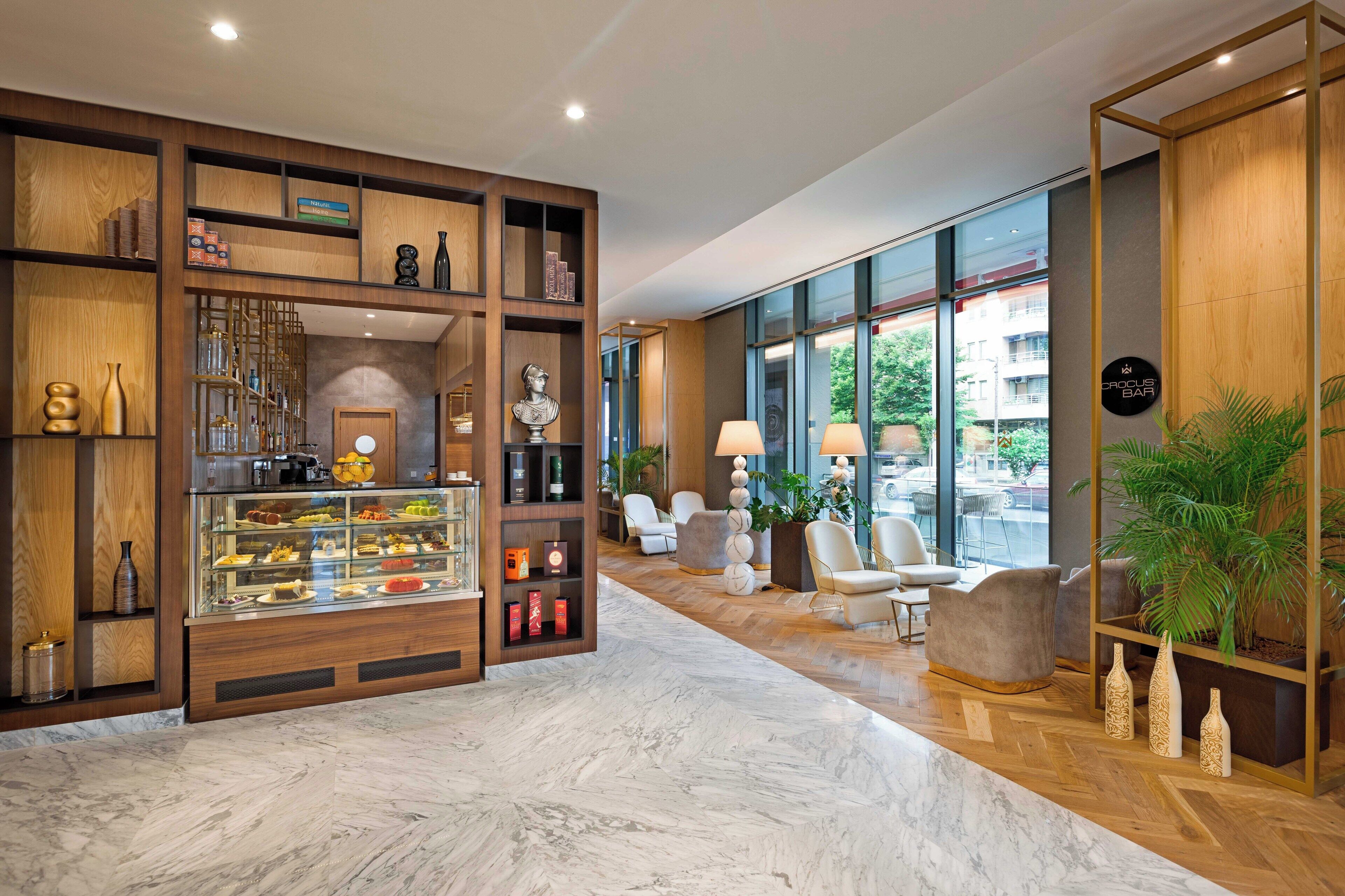 Lobby-lounge