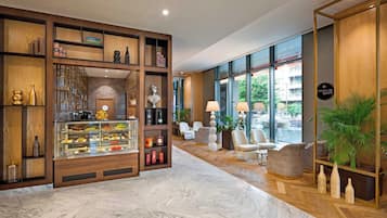 Lobby-lounge