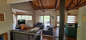 Smart-TV, DVD-Player, Bücher