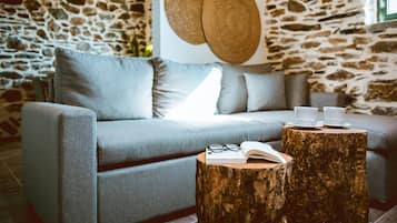 Traditional Condo, 2 Bedrooms