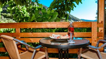 Apartamento tradicional, 2 habitaciones | 2 dormitorios, sistema de insonorización, wifi gratis y ropa de cama