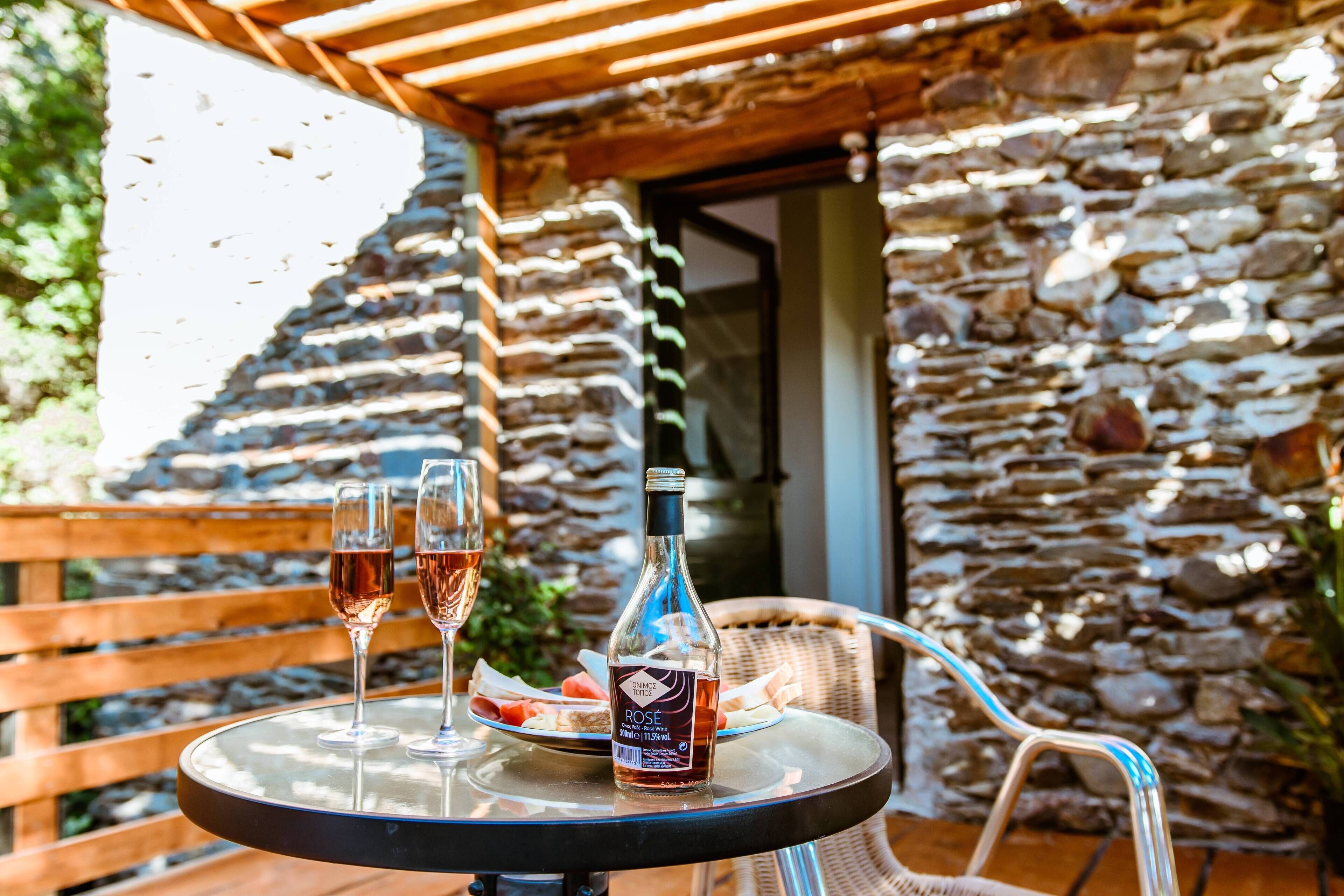 Traditional Condo, 2 Bedrooms