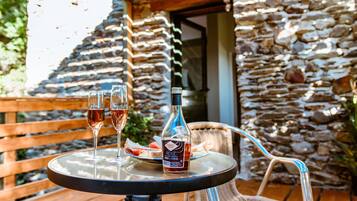 Traditional Condo, 2 Bedrooms