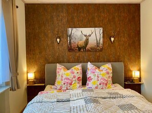 2 bedrooms, travel cot, free WiFi, bed sheets - Ferienwohnung "Am Fuchsbau" (Hallschlag)