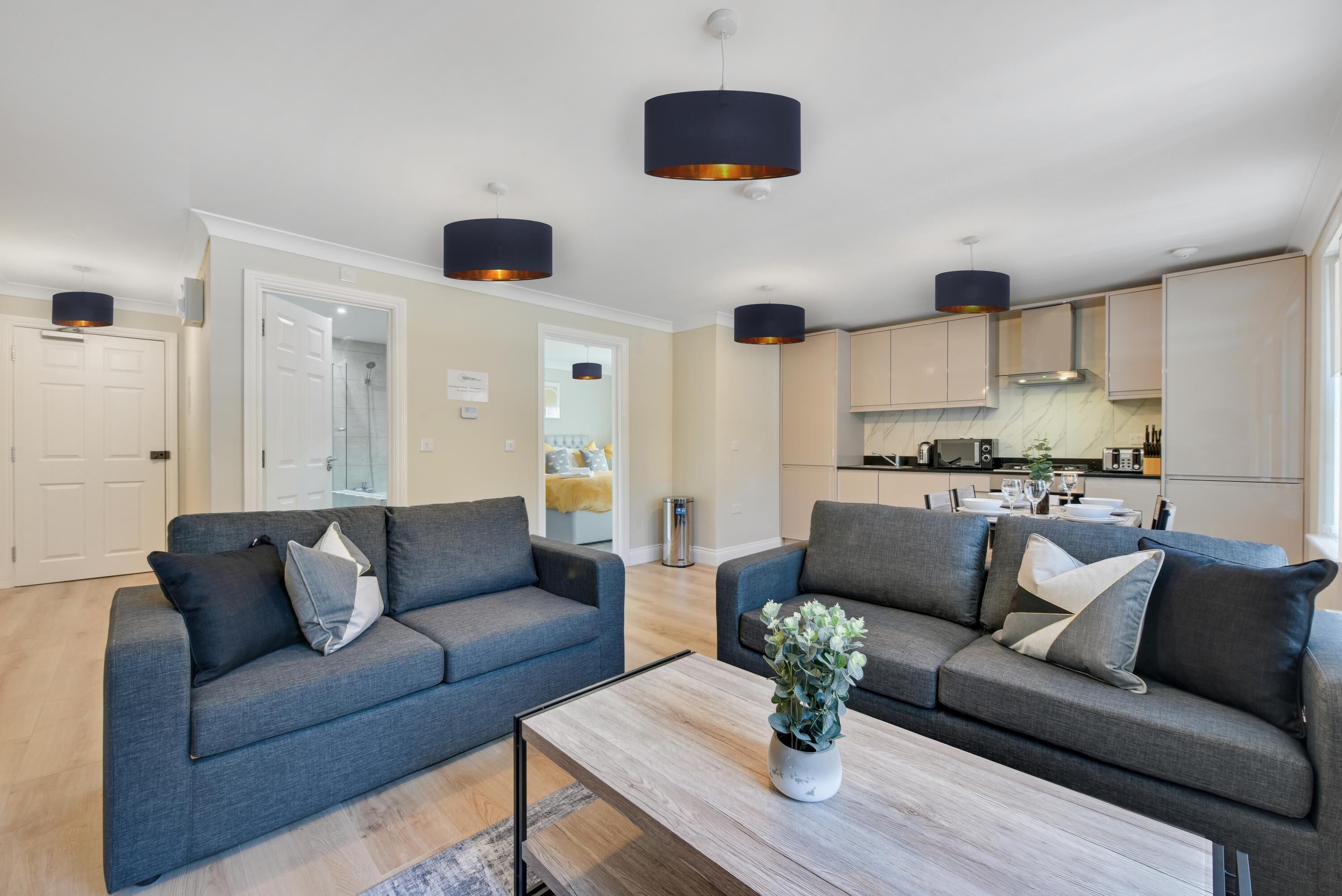 43-inch Smart TV with cable channels, TV, Netflix