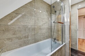 Elite Apartment | Bathroom